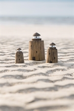 Fyrtårn Nautico medium fra Ib Laursen 3 stk. på stranden - Tinashjem